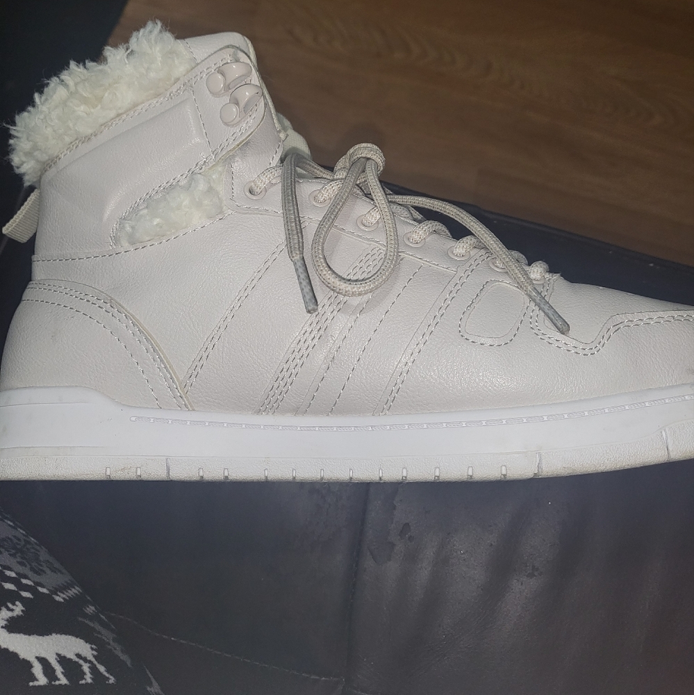 Shoes - Picture 3 of 3